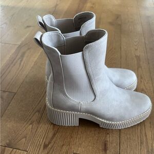 Dolce Vita boots - brand new - size 9.5
